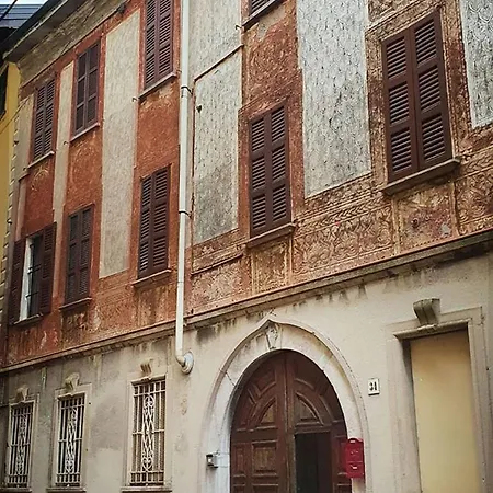 La Corte Antica - Maggiore Bed & Breakfast *