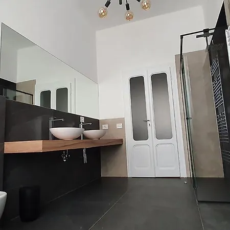 La Corte Antica - Maggiore Bed & Breakfast 4*