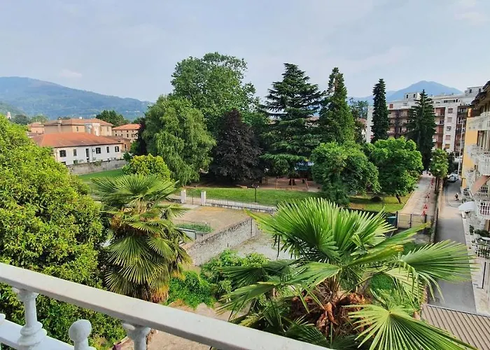 La Corte Antica - Maggiore 3* ルイーノ